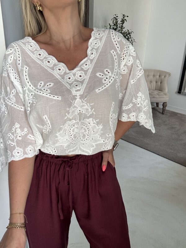 Blouse ample blanc avec broderies – Image 2