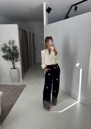 Pantalon fluide noir avec broderies beige