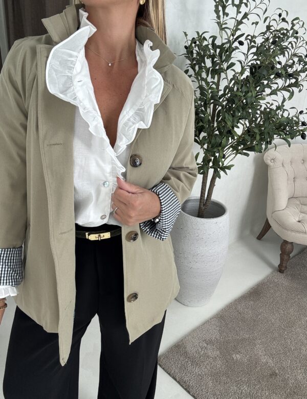 Surechemise style trench léger kaki clair avec col montant – Image 2