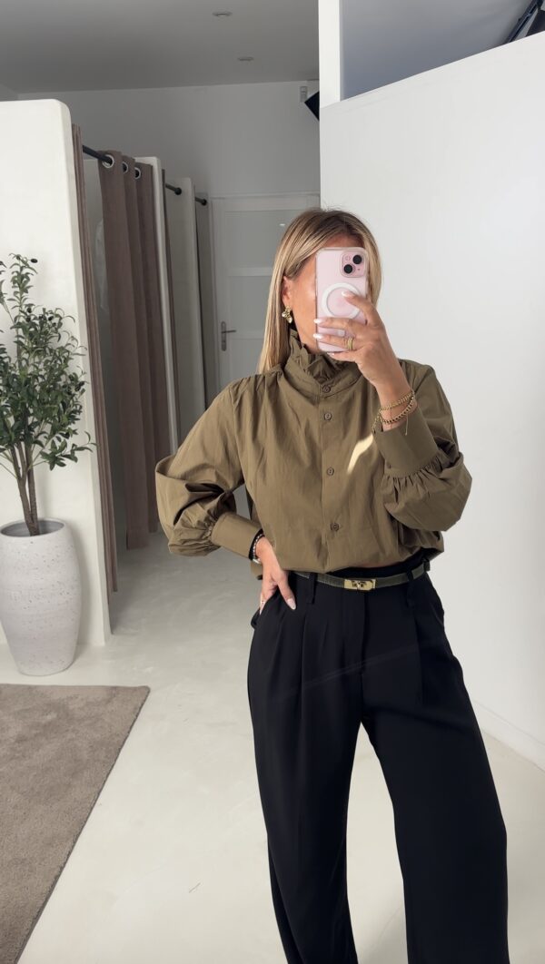 Blouse kaki col montant – Image 2