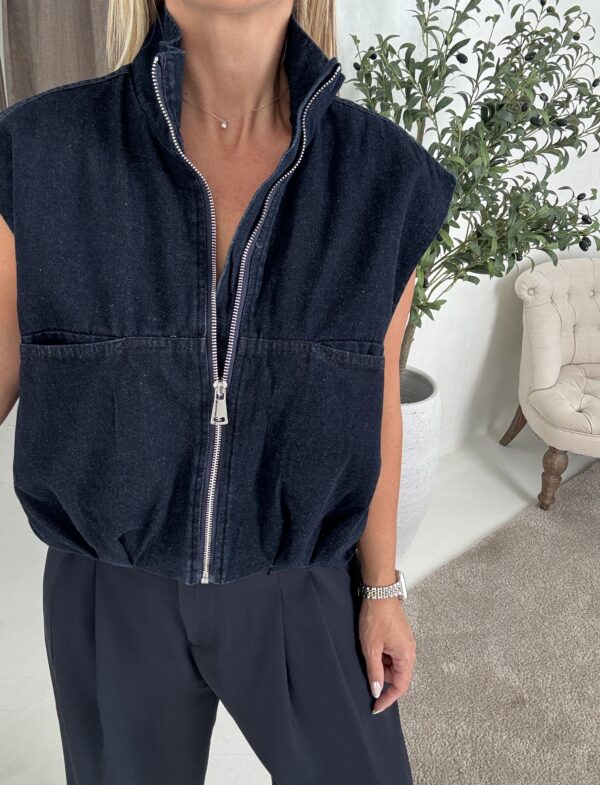 Veste en jean brut sans manches – Image 2