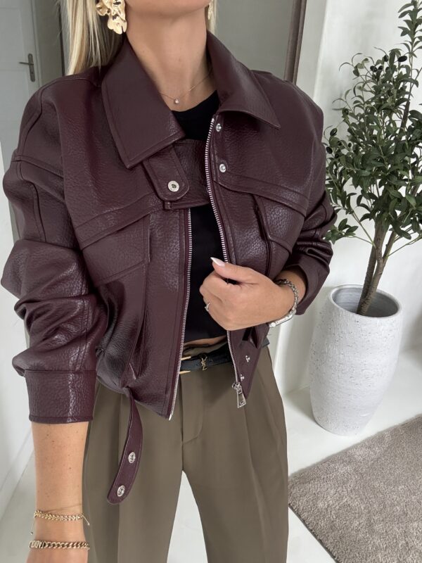 Veste simili cuir bordeaux, poches sur le devant