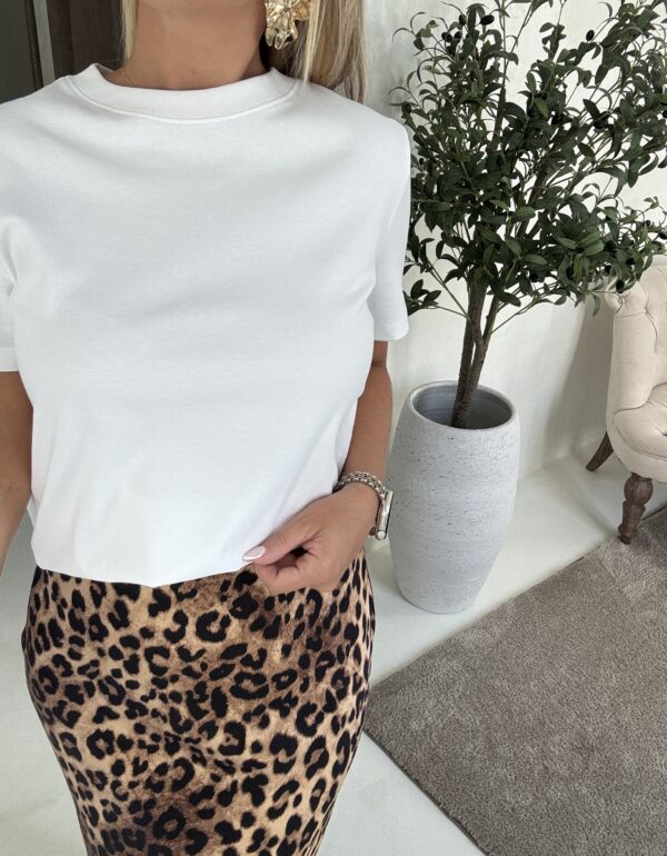 T-shirt blanc avec coutures discrètes
