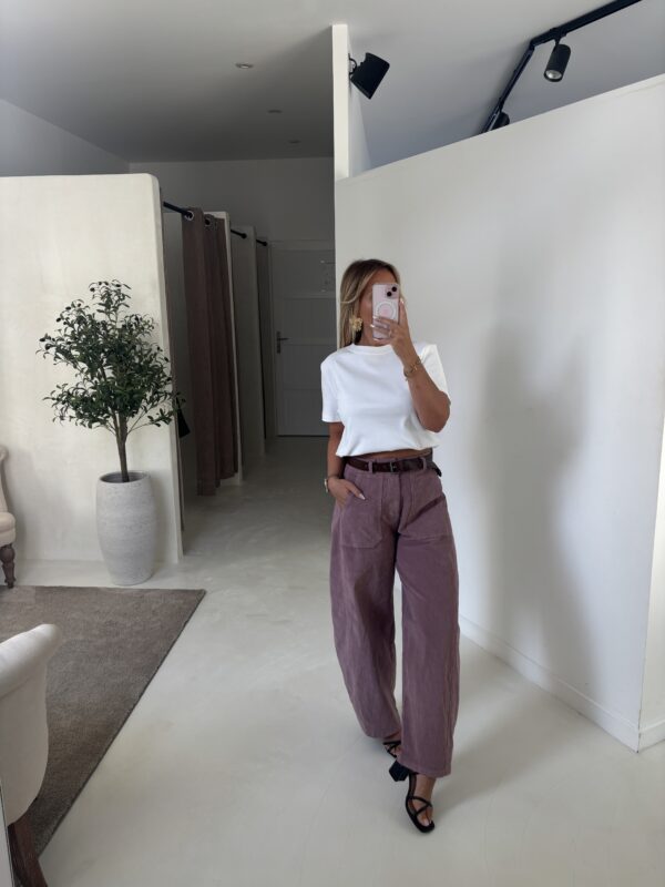T-shirt blanc avec coutures discrètes – Image 2