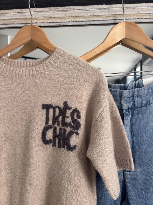 Pull en maille beige manches courtes « Très chic » – Image 3