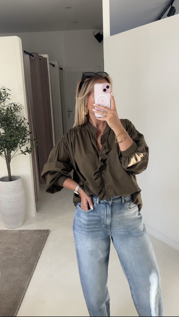 Blouse ample kaki avec volants – Image 2