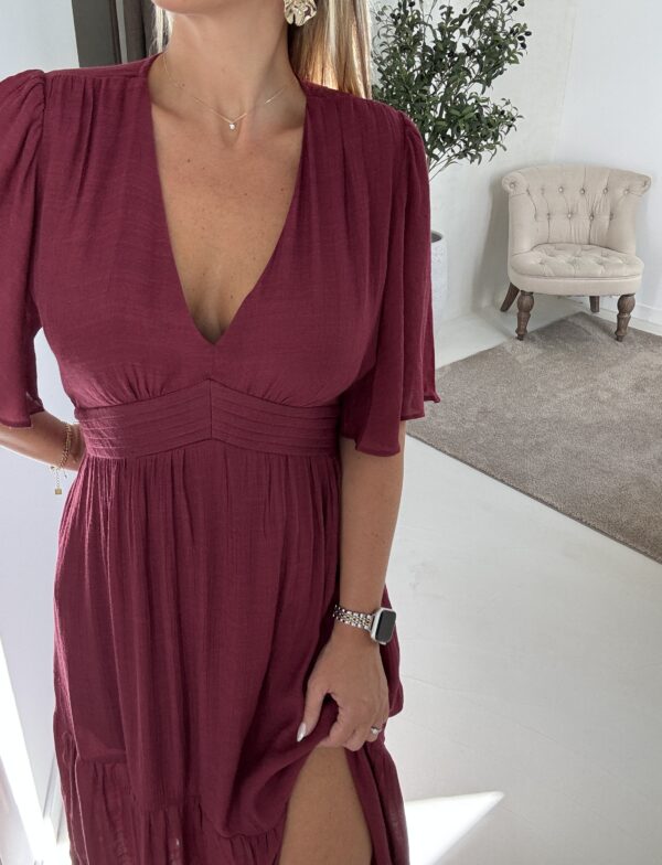 Robe longue col V bordeaux – Image 2