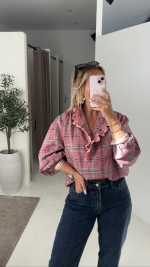 Blouse à carreaux rose, détails volants au col