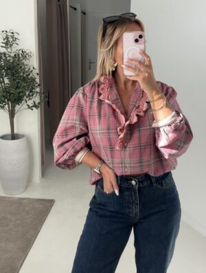 Blouse à carreaux rose, détails volants au col