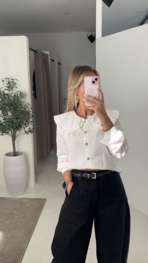 Blouse ajourée écrue col claudine