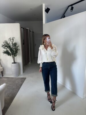 Blouse ample blanche col V,  à nouer