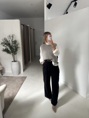 Pull côtelé sans manches avec boucles sur les côtés
