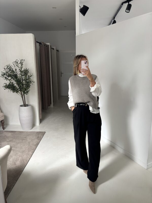 Pull côtelé sans manches avec boucles sur les côtés