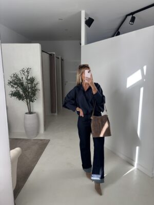 Chemise courte ample bleu marine, taille élastiquée