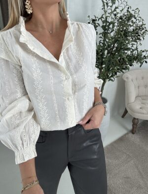 Blouse blanc cassé détails broderies fleurs