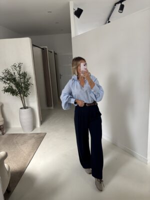 Blouse ample à rayures bleues, volants élégants au col