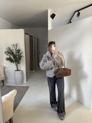 Veste en fausse fourrure grise, col montant