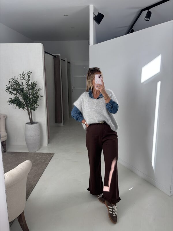 Blouse en jean détails volants et boutons nacrés – Image 3