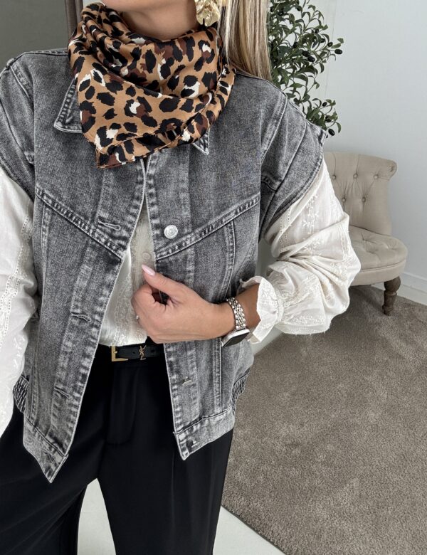 Veste en jean sans manches gris délavé – Image 2