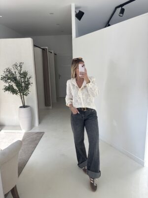Blouse crème broderies fleurs et ajourée