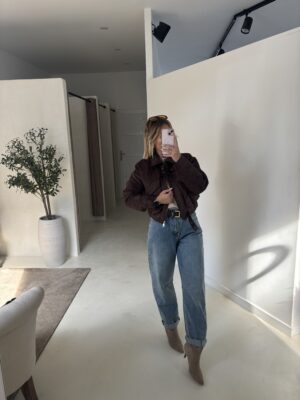 Veste en suédine marron courtes, avec poches sur le devant