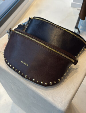 Bananes en cuir cloutés « Rive Gauche »