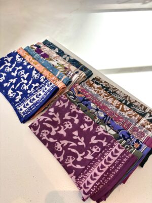 Petit foulard à motifs
