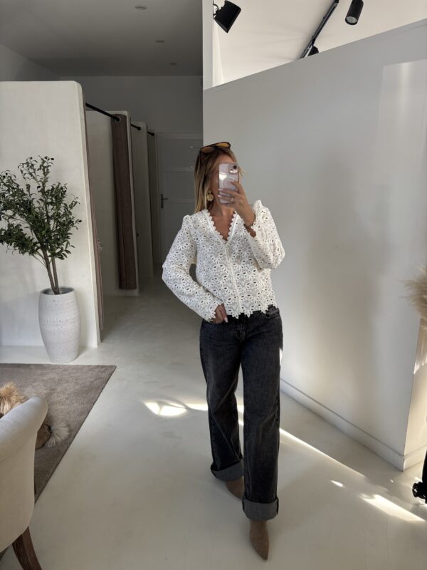 Blouse ajourée écru à motifs fleuris