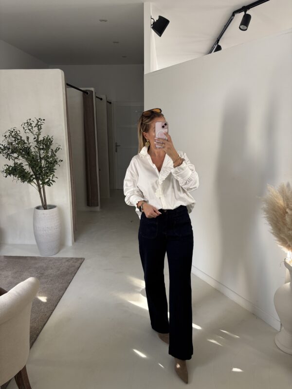 Blouse blanche détails volants col et manches