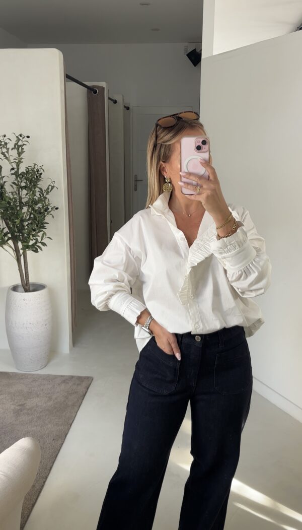 Blouse blanche détails volants col et manches – Image 2