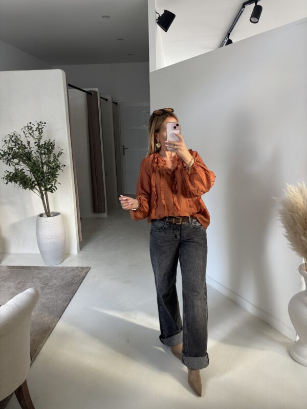 Blouse terracotta, détails volants – Image 2