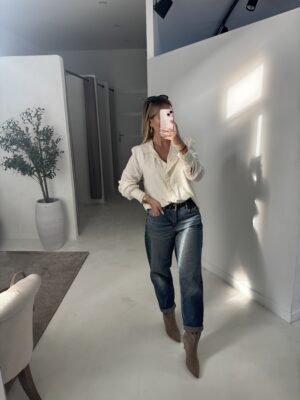 Blouse écru avec pois ajourés