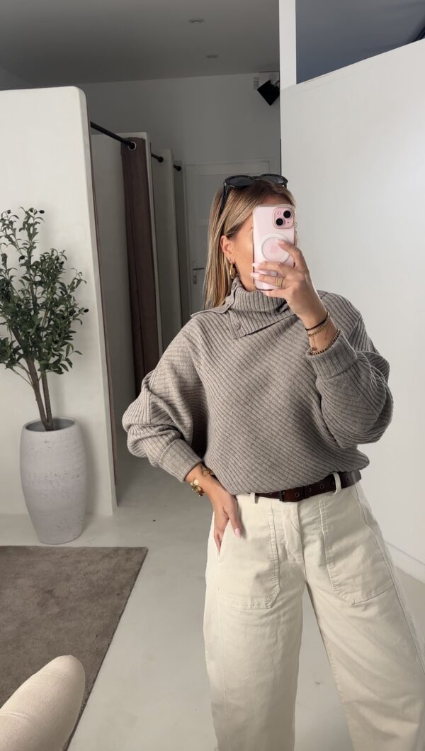 Pull côtelé gris, manches chauve-souris et col montant – Image 2