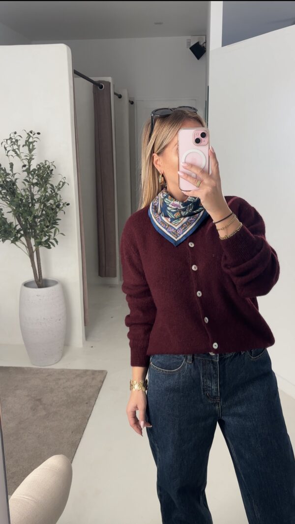 Gilet bordeaux avec boutons nacrés