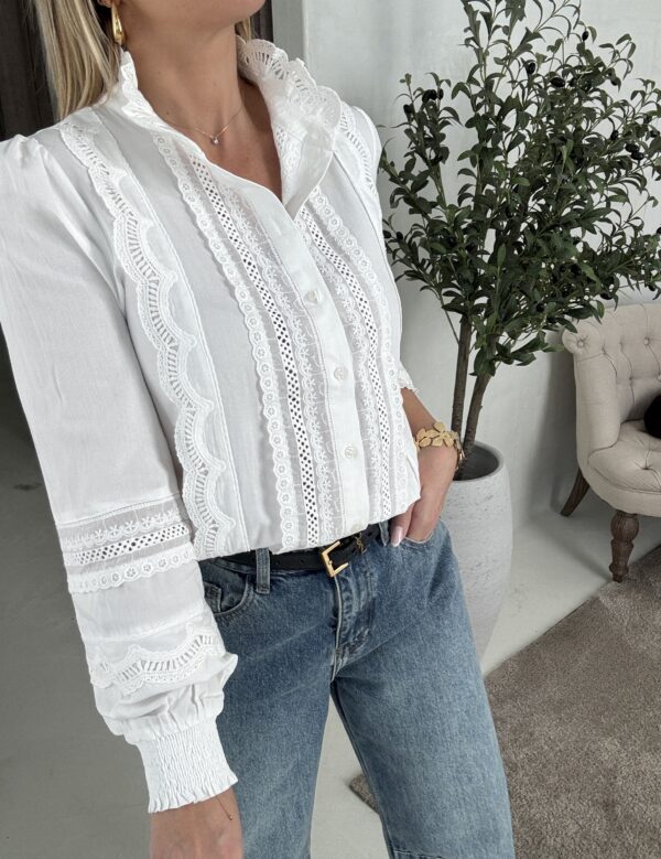 Blouse blanche brodée – Image 2