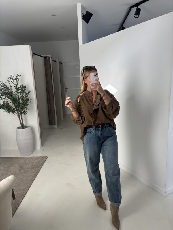 Blouse ample en velours camel – Image 2