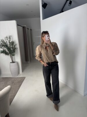 Blouse beige détails plissés au col et aux manches