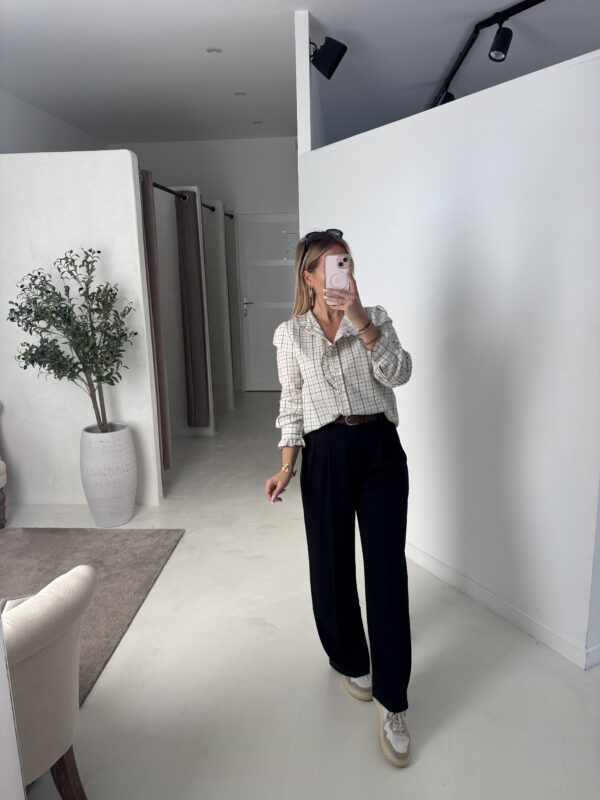 Blouse à carreaux noir et blanc détails volants