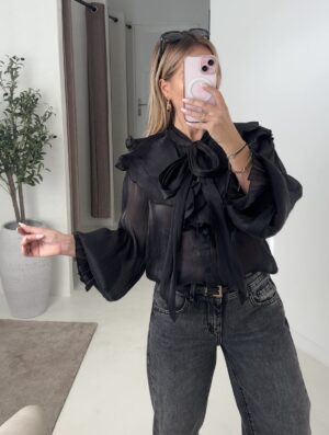 Blouse noire avec transparence, détails volants