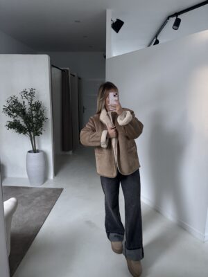 Manteau oversize en mouton retourné
