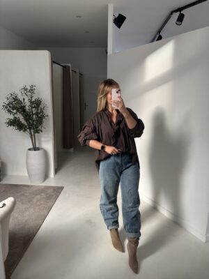 Blouse ample marron avec volants
