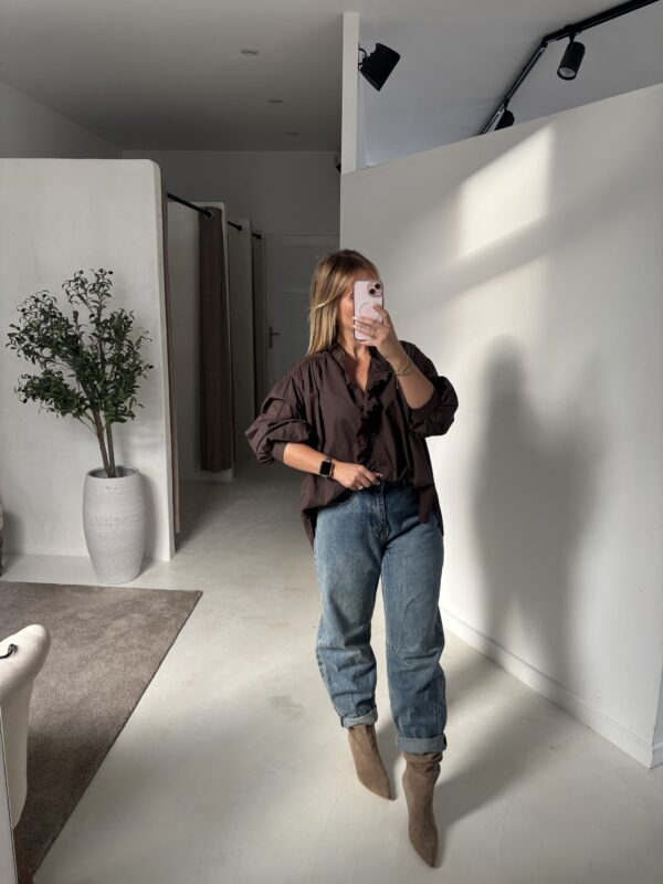 Blouse ample marron avec volants