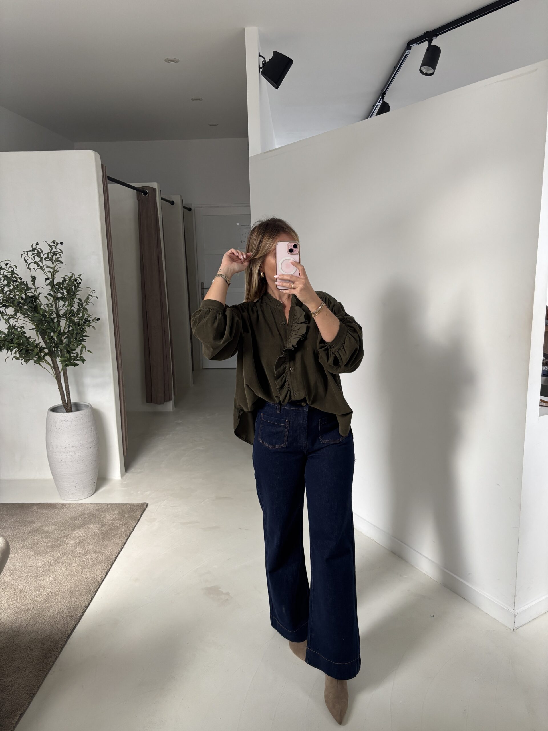 Jean brut droit taille haute, poches sur le devant