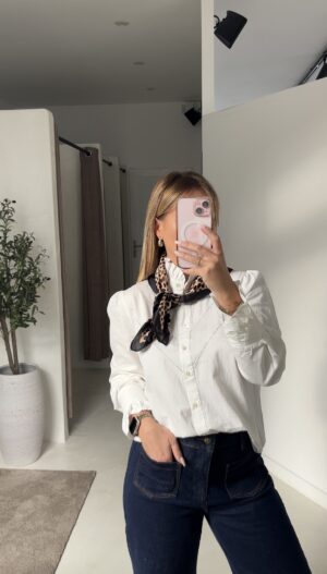 Foulard léopard toucher soie avec rebord noir