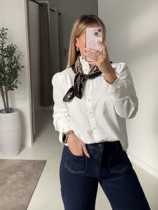Foulard léopard toucher soie avec rebord noir