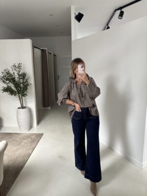 Blouse à carreaux et col claudine