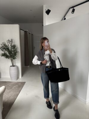 Cardigan zippé gris sans manches avec col montant