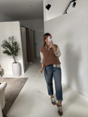 Pull sans manches col V camel