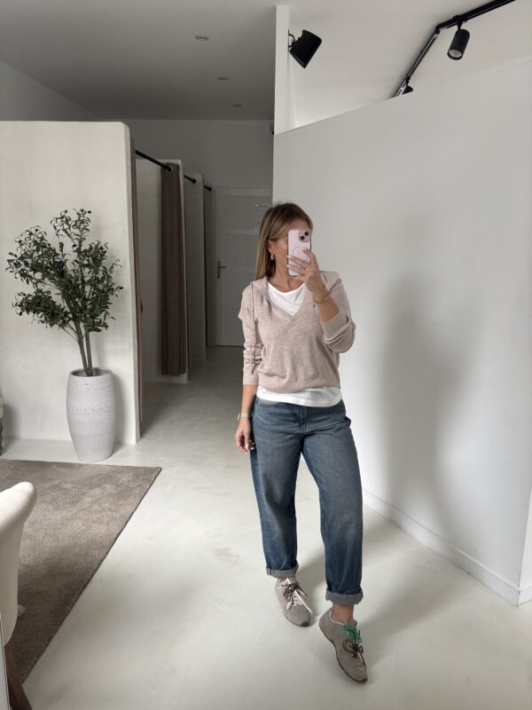 Pull à capuche beige avec effet de superposition