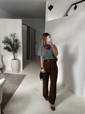 Pantalon fluide et large marron ceinturé